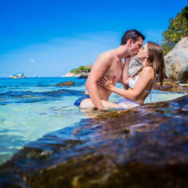 Travel photography services in Koh Phi Phi is the best choice for you to keep a memories with a stunning backdrop of Phi Phi island. Capture by Koh Phi Phi travel and couple photographer.